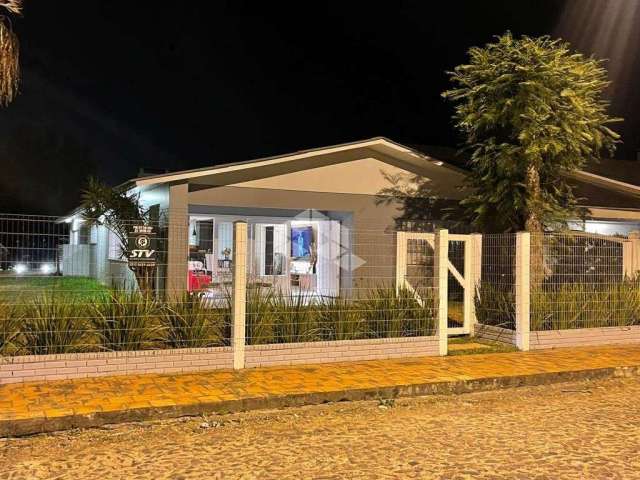 Casa á venda com 3 dormitóriosquartos 2 vagasbox, em Atlântida,  Xangri-Lá, RS