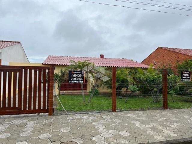 Casa à venda, com 3 quartos/dormitórios, 3 vagas/box, no Centro de Xangri-lá/RS