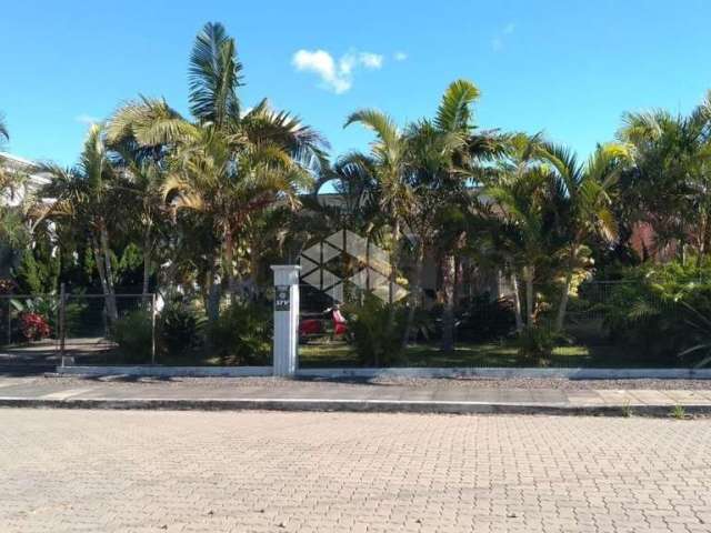 Belíssimo terreno bem localizado  com construção e Paisagismo. Praia de Atlântida, Xangri-lá,