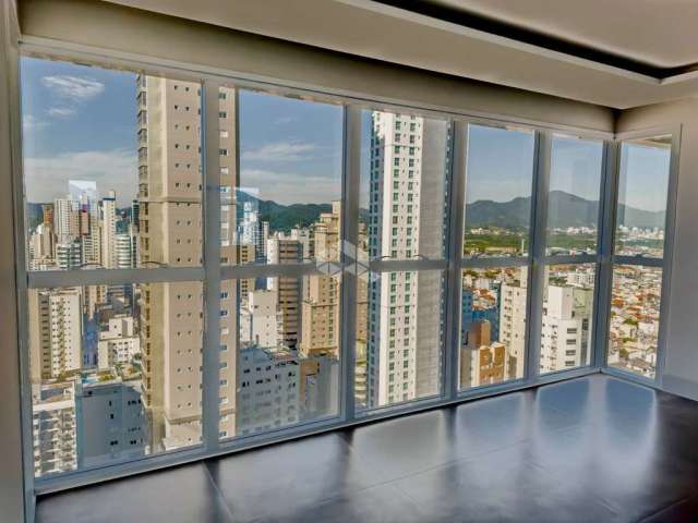 Apartamento em Balneário Cambial com 3 suítes, 4 banheiros, 3 vagas de garagem, 135m²