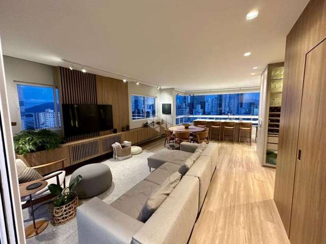 Cobertura Duplex em Balneário Camboriú com 4 suítes, 5 banheiros, 3 vagas e 240m²