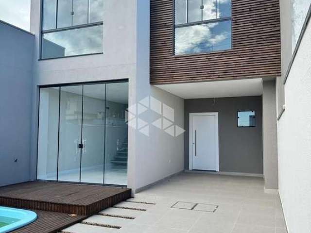 Sobrado com 3 suítes, 4 banheiros,, 2 vagas, 105m² com piscina