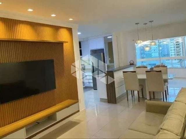 Apartamento mobiliado com 3 quartos, 2 banheiros, vaga de garagem dupla, 108 m² em Balneário Camboriú