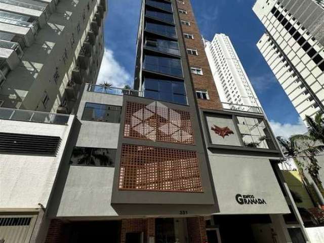 Apartamento 2 quartos , sendo 2 suítes