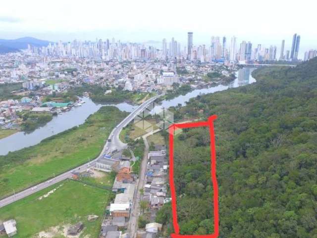 Terreno 30 mil m²  divisa com Balneário Camboriú e Camboriú