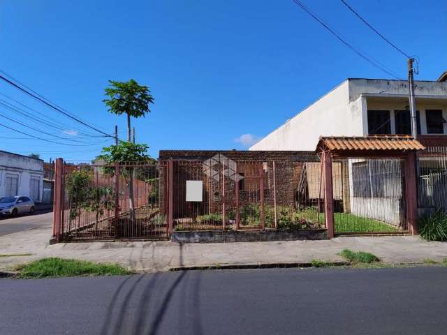 Terreno de esquina com 330m² à venda no bairro Tristeza