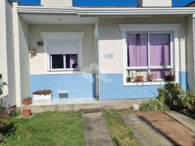 Casa com 2 dormitórios e 2 vagas no bairro Hípica