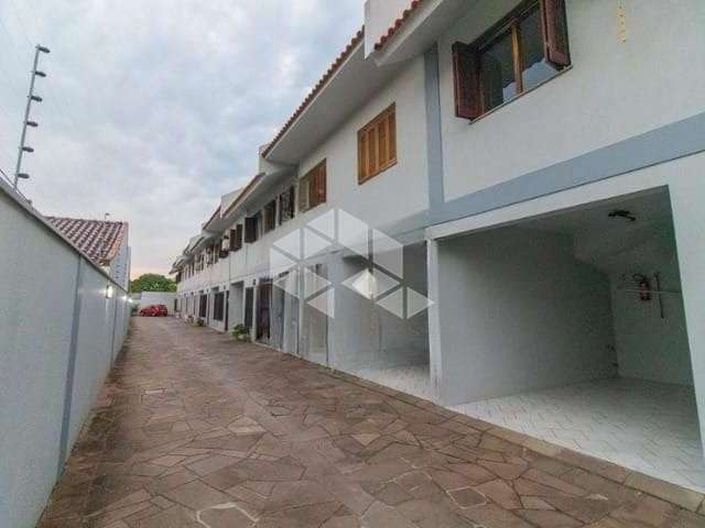 Casa em condomínio com 3 dormitórios e 2 vagas no bairro Vila Nova.