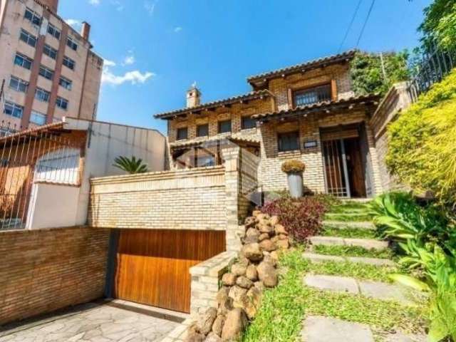 Casa com 4 suítes no Bairro Cristal em Porto Alegre