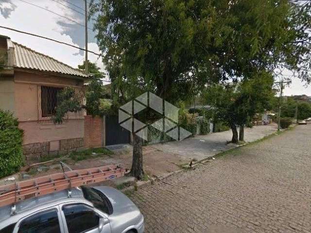 Casa antiga bem situada no bairro Medianeira.