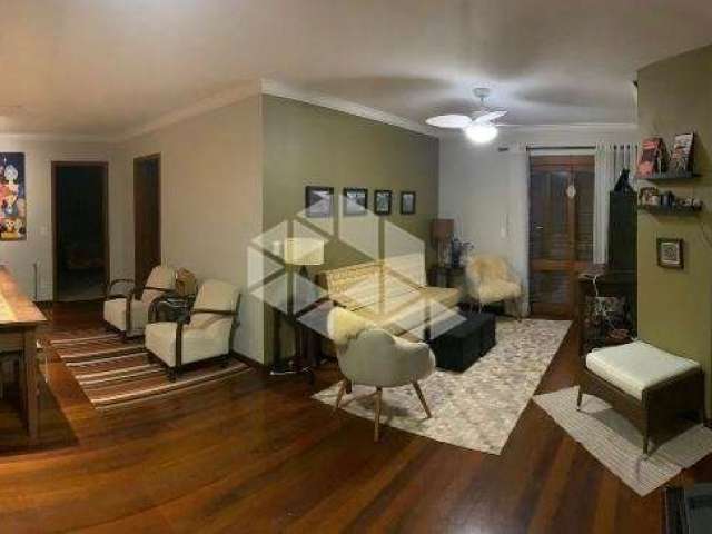 Apartamento com 3 dormitórios, sendo 1 suíte, próximo ao centro de Gramado