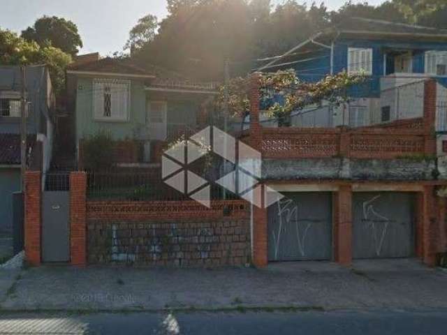 Casa/terreno localizado na Av. Oscar Pereira a 2 minutos na 3º Perimetral.