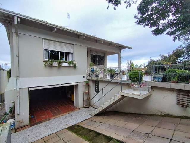 Vende-se uma bela casa 3 dormitórios com ótima localização