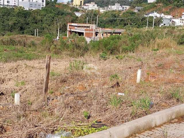 Terreno de esquina no Loteamento Videiras