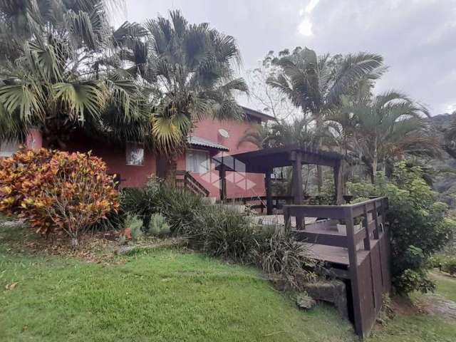 Sítio com casa de 03 quartos/dormitórios no bairro Vila Doze, em Antônio Carlos- SC