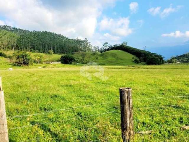 Sítio de 2 hectares de área, no bairro Fazenda de Dentro, em Biguaçu- SC