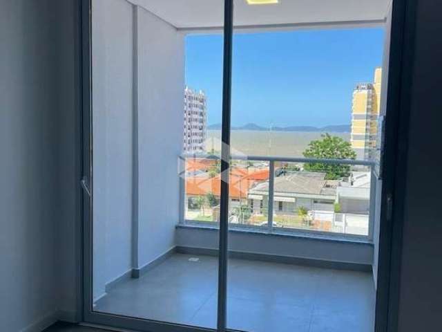 Apartamento com 2 quartos/dormitórios no bairro Barreiros, em São José/SC