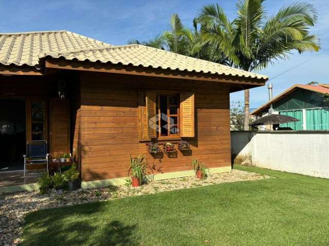 Casa de madeira mobiliado em Mariscal Bombinhas SC