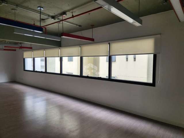 Sala comercial reformada à venda, 74 metros quadrados e 2 vagas, Vila Mariana, São Paulo-SP