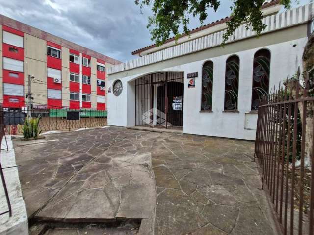 Casa Residencial de 4 dormitórios a venda bairro/centro na Rua Duque de Caxias 1881.