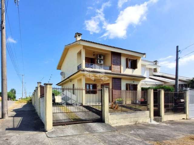 Casa de 3 dormitórios com suíte no Bairro Tomazetti