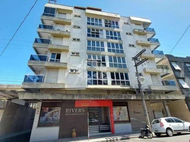 Apartamento à venda com 02 dormitórios, suíte e sacada no Centro de Santa Maria, RS.