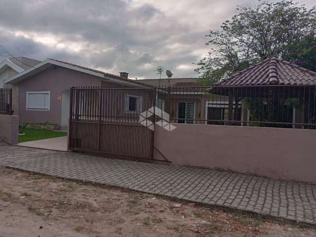 Casa com 3 quartos 2 banheiros quiosque garagem coberta no bairro João Goulart em Santa Maria