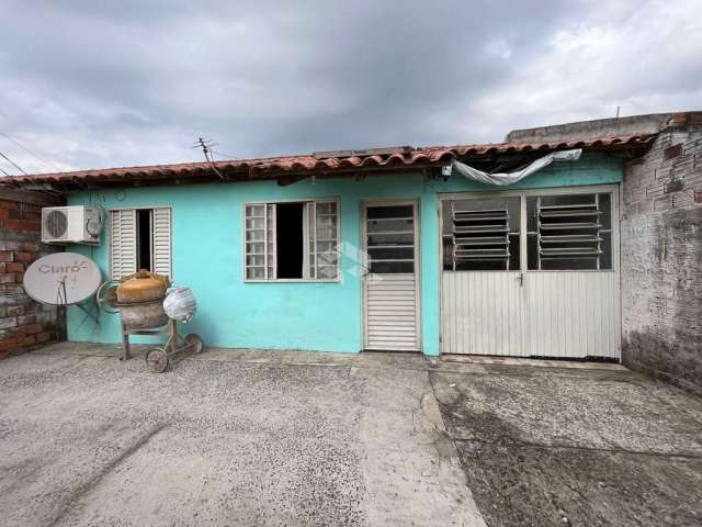 Casa de 02 quartos à venda no bairro Diácono João Luiz Pozzobon em Santa Maria