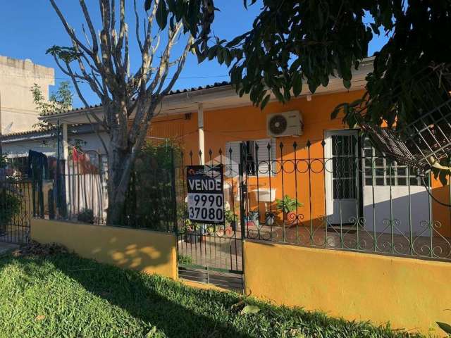 Casa com 03 quartos a venda no bairro Camobi, próximo a UFSM em Santa Maria.