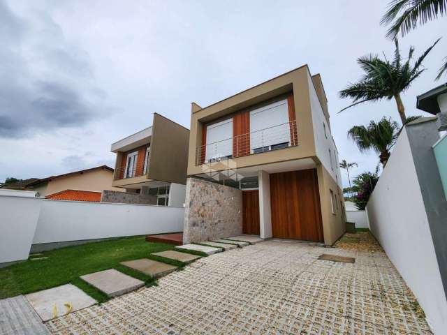 Casa de 3 suítes em Loteamento na Lagoa da Conceição - Florianopolis/SC