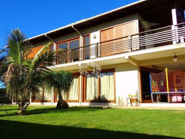Casa com 5 dormitorios no Bairro  Campeche - Florianópolis/SC