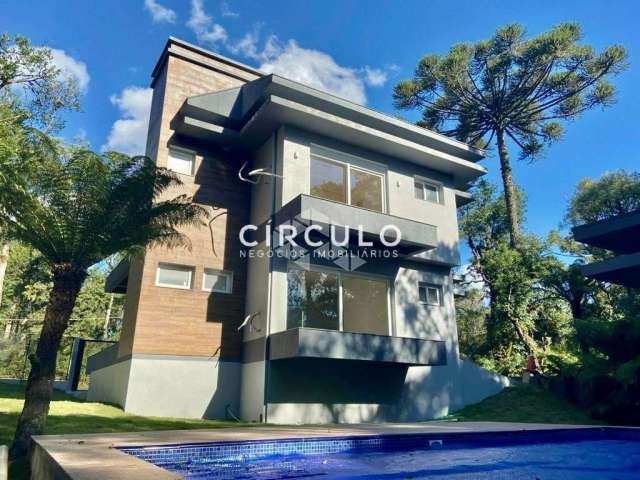 Elegante casa com três dormitórios suite master e piscina em Gramado