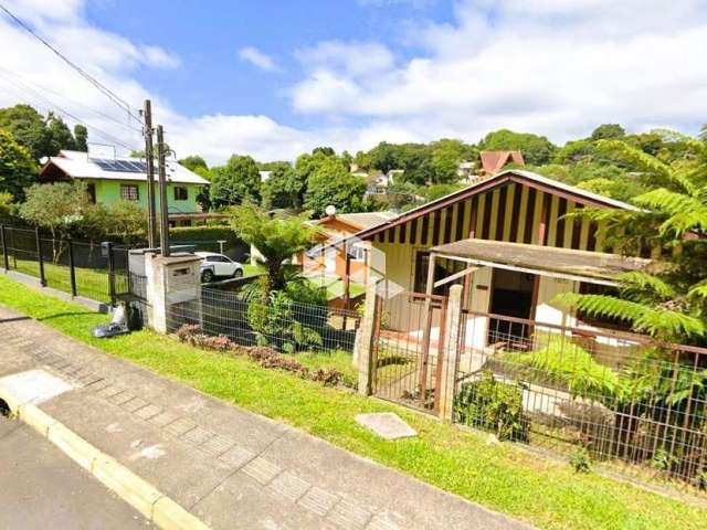 A venda casa de 4 dormitórios, localizada em Canela.