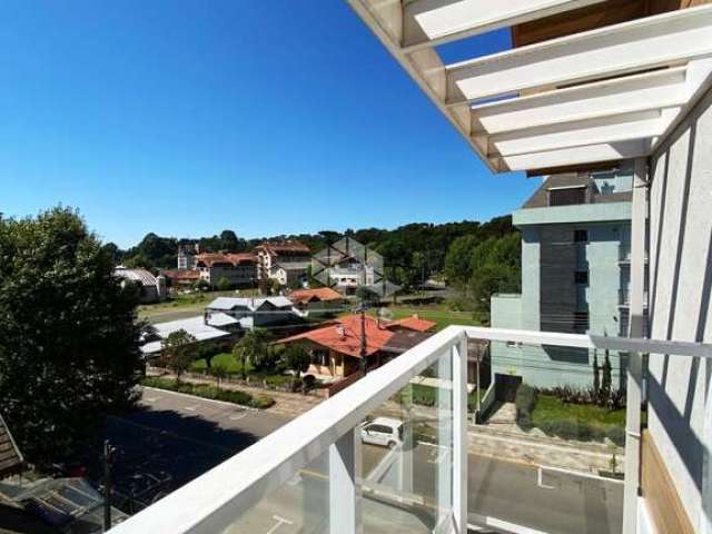 A venda apartamento duplex de 1 dormitório, localizado no centro de Canela.