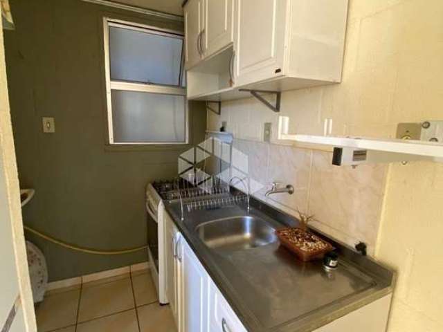 Apartamento 2 dormitórios, mobiliado, 1 banheiro, 1 vaga.