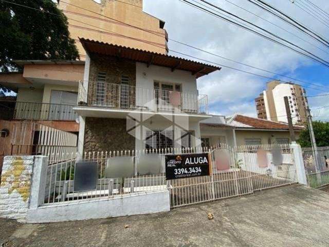 Casa com 5 dormitórios, 3 banheiros, 2 vagas,  no centro de Canoas