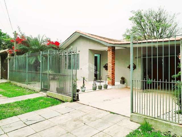 Vendo casa em Canoas, no Nossa Senhora das Graças. casa recuada com pátio bem amplo, com 3 quartos, 1 banheiro, garagem para 2 carros.