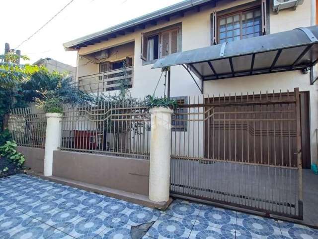 Casa/Sobrado com 4 dormitórios no bairro Estancia Velha/ Canoas.