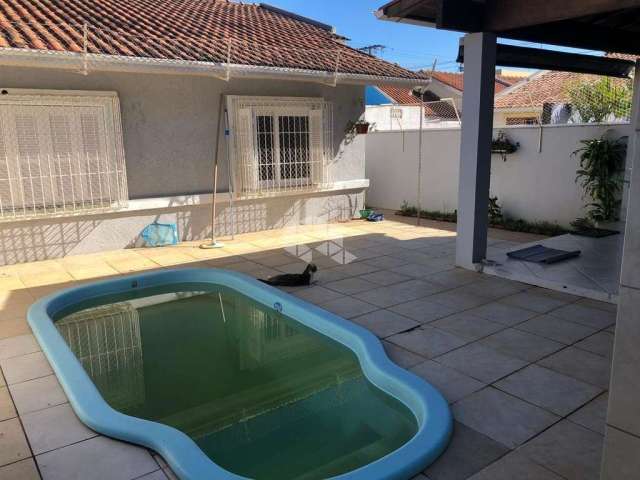 Casa térrea com 3 Dormitórios com piscina e quiosque , Bairro São José- canoas