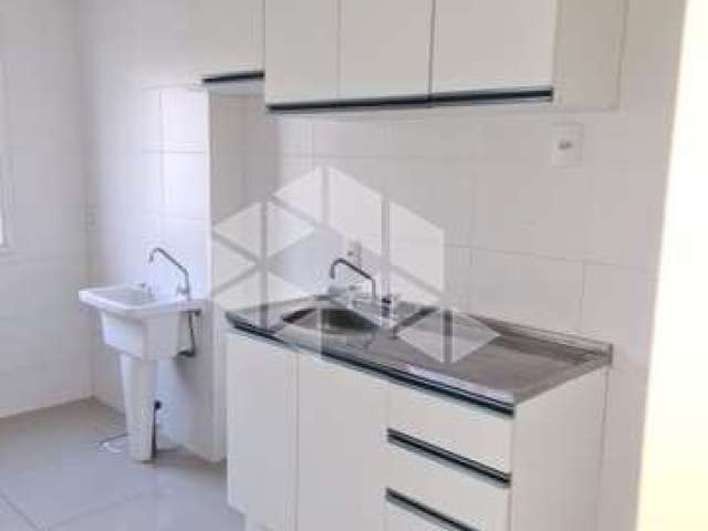 Apartamento 2 dormitórios, 1 uma suíte, sala, cozinha com churrasqueira, área de serviço e banheiro social.