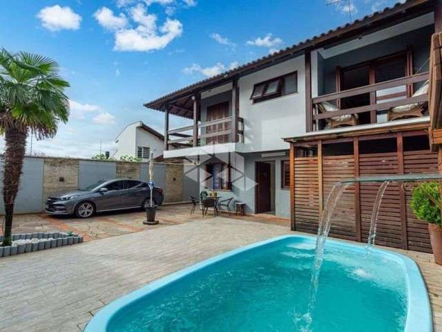 Casa Sobrado, 4 dormitórios, Suite, 3 banheiros, closet, sacada, piscina, área gourmet, amplo pátio.Localizado no bairro São José