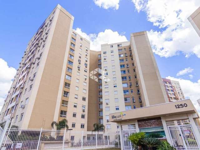 Apartamento 2 dormitórios, 1 uma suíte, sala, cozinha com churrasqueira, área de serviço e banheiro social no bairro Marechal Rondon em Canoas