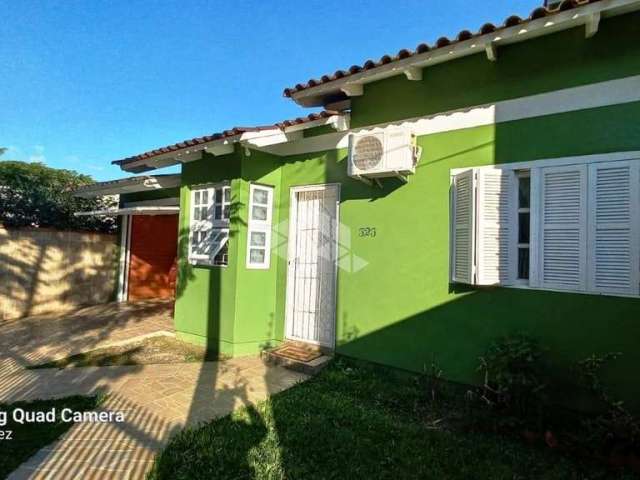 Linda casa de 2 Dormitórios/Quartos  com 80m² privativos