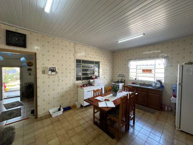 Casa a Venda em Canoas/RS, Bairro Niterói, 02 Dorm., suíte, 01 vg. coberta.