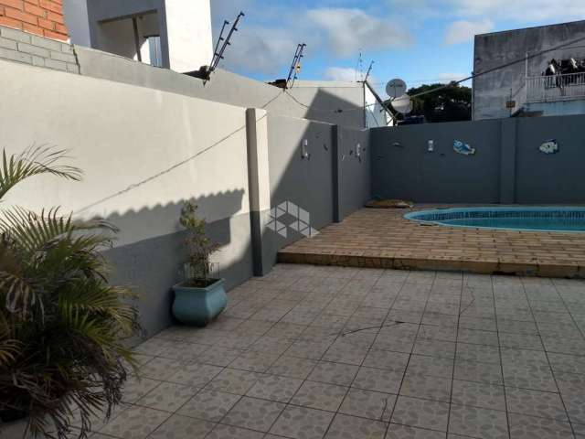 Casa  de 4 quartos, churrasqueira e piscina no bairro Harmonia  em Canoas RS