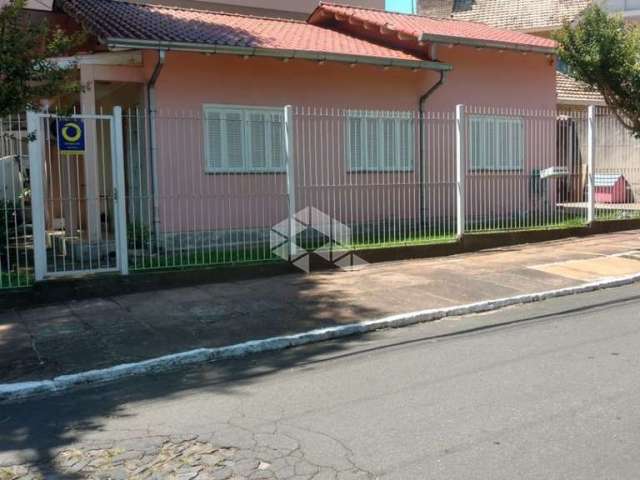 Casa com 3 dormitórios no bairro centro em Canoas