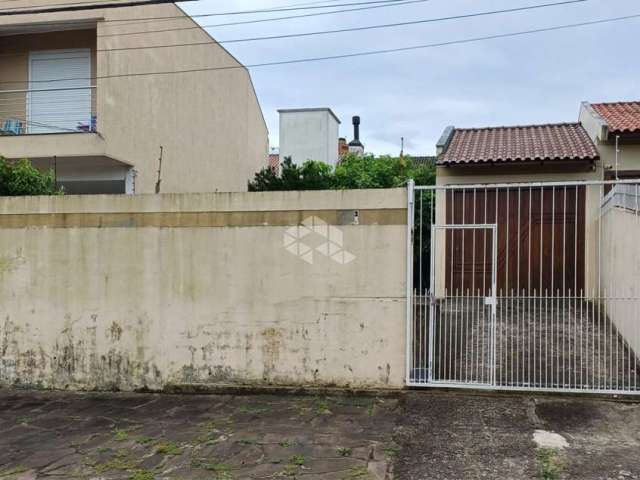 Terreno murado de 200m² no bairro Igara, com garagem e portão eletrônico.