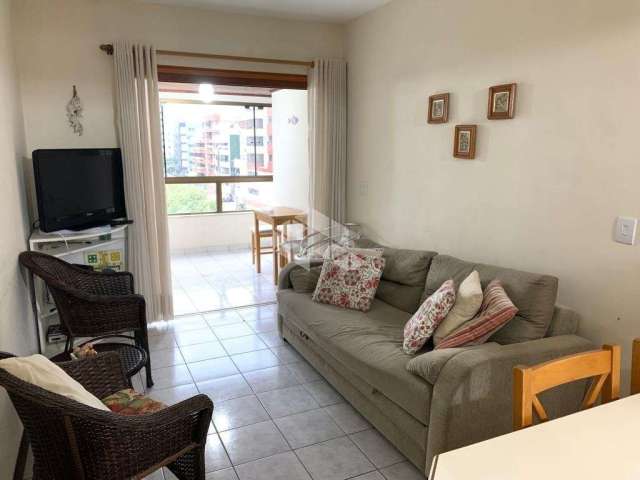 Apartamento de 2 dormitórios, 1 suite, vaga de garagem, frente praça Flavio Boianovik, Capão da Canoa.