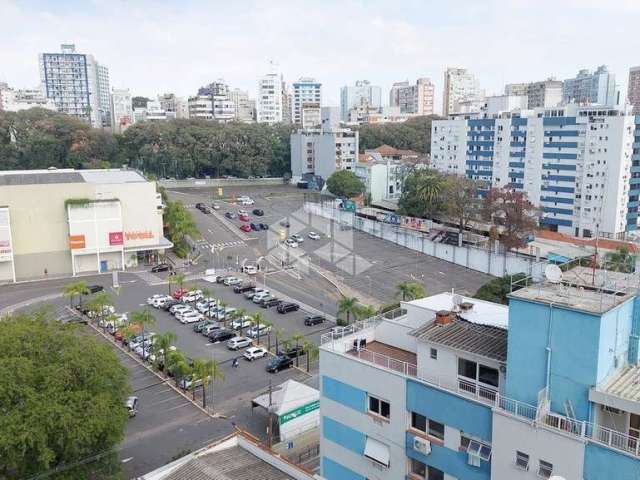 Apartamento em frente ao Shopping Total, com 2 dormitórios