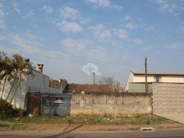 Terreno no uberaba com casa de 03 Quartos liga de uma rua para outra.